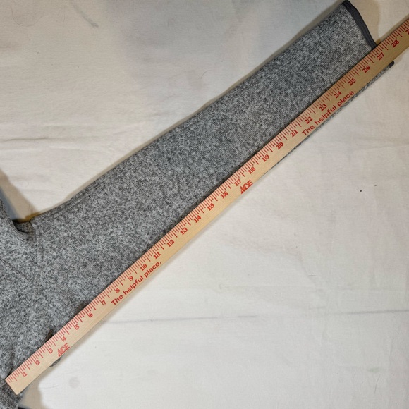 Lululemon (Worn Once) Women’s Heathered Gray Quarter Zip-Up Fleece Jacket Hoodie - Picture 7 of 9